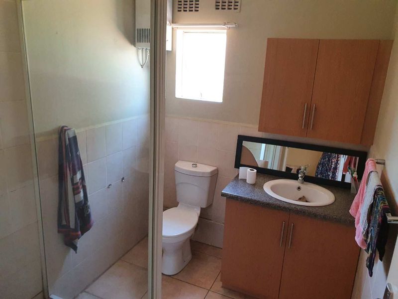 Neat Family home. - Photo 10