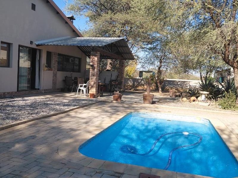 Neat Family Home - Photo 2