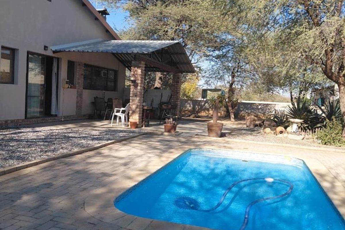 Neat Family Home - Photo 2