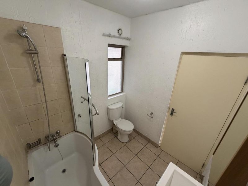 Bachelor apartment in Lonehill - Photo 7
