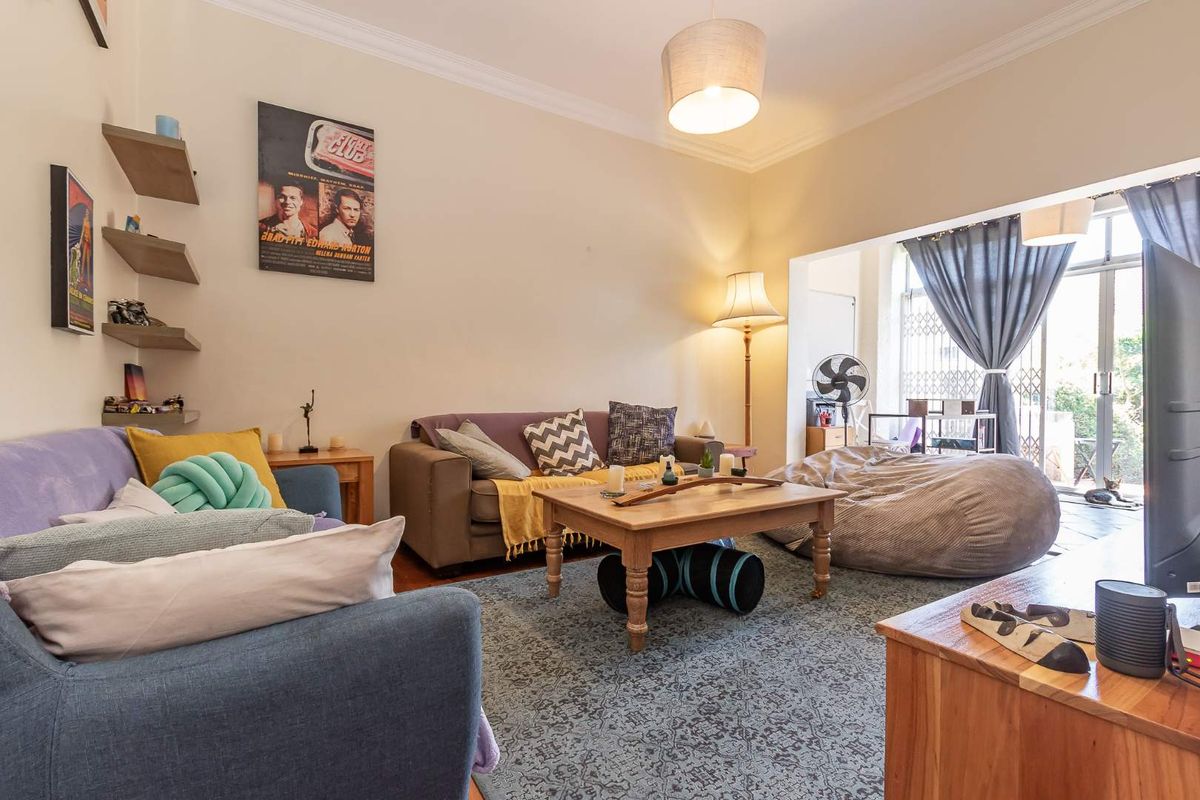 Spacious 2-Bedroom Apartment with Private Garden in Kenilworth - Photo 2