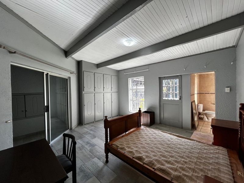 Stunning 4 bed home - Photo 4
