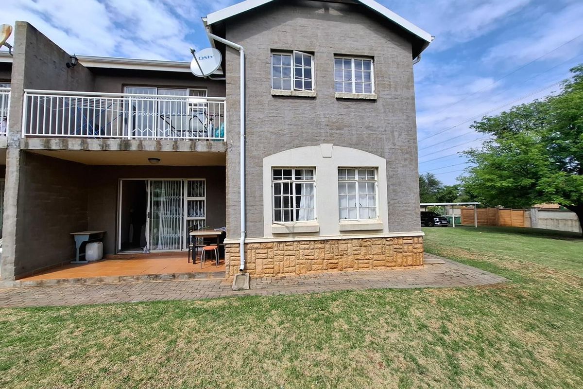 "Step Into Ownership: Modern 2-Bedroom Apartment Perfect for First-Time Buyers!" - Photo 2