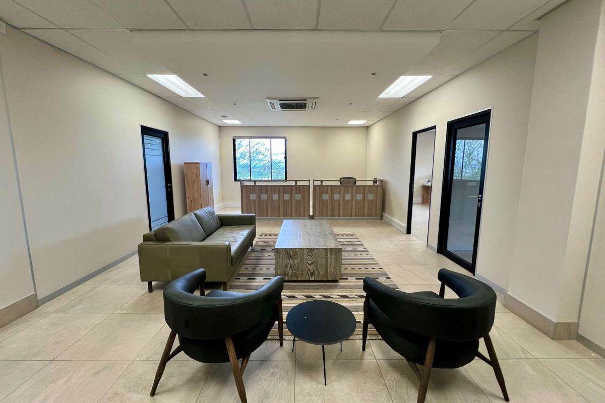 Executive office to rent on Robert Mugabe Ave - Photo 4