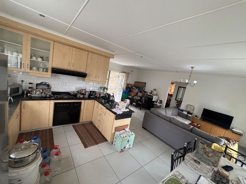 Priced to Sell in Queensburgh! Secure 2-Bed Townhouse with Garage - Photo 8