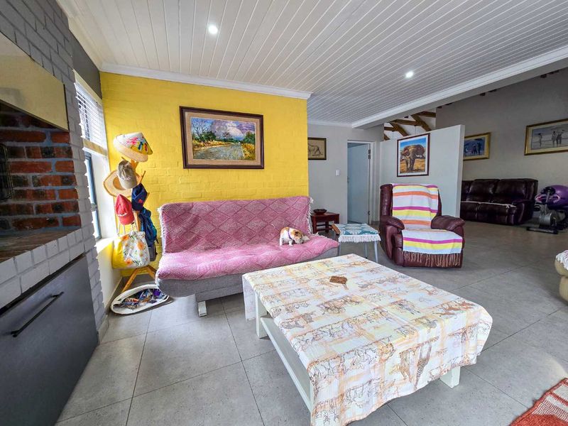The perfect lock-up-and-go property for sale in Stilbaai-Wes. - Photo 4