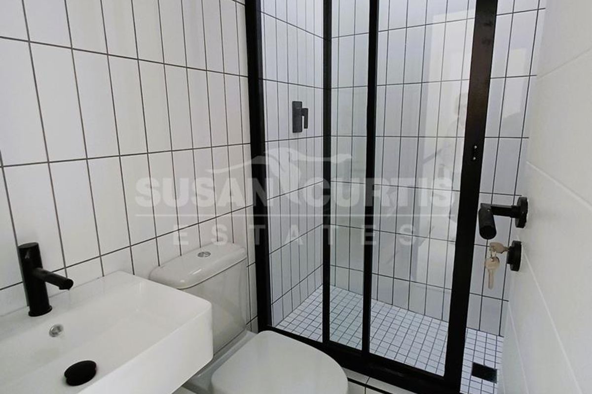 NEWLY BUILT MODERN APARTMENT - Photo 5