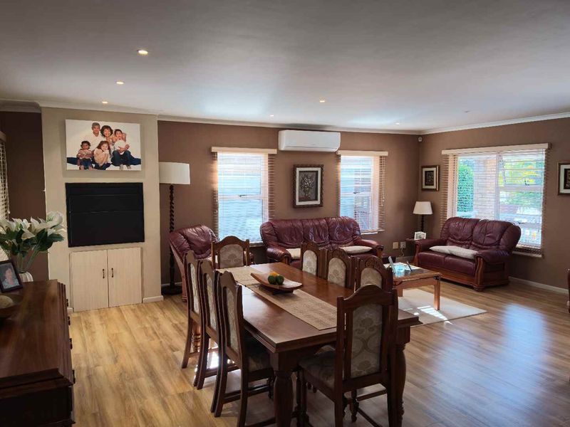 Spacious and Modern Home in a Top Security Estate - Photo 4