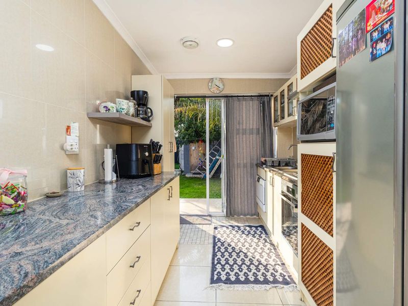 Stylish 4-Bedroom Family Home with Modern Finishes in Prime Kensington - Photo 3