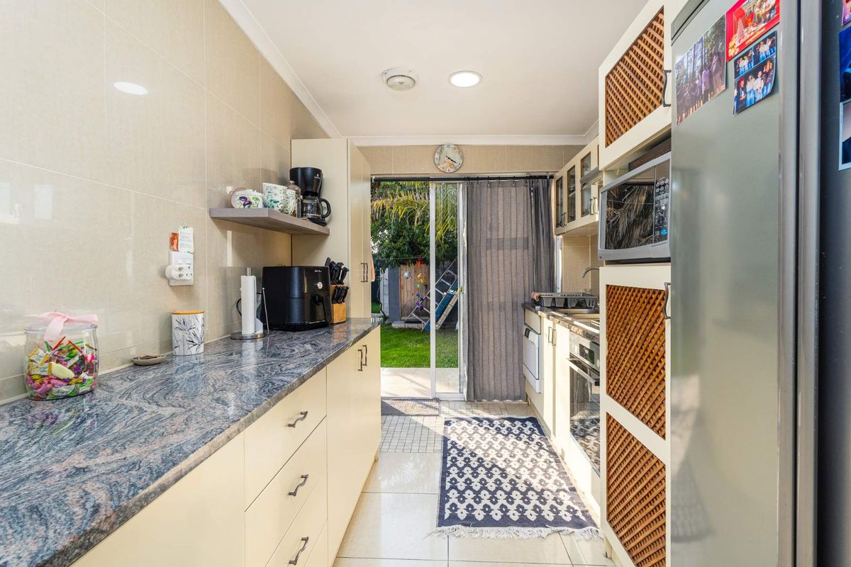 Stylish 4-Bedroom Family Home with Modern Finishes in Prime Kensington - Photo 3