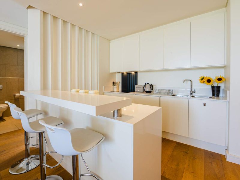 Luxury two-bedroom Polo Village apartment available to rent on Val de Vie Estate - Photo 2