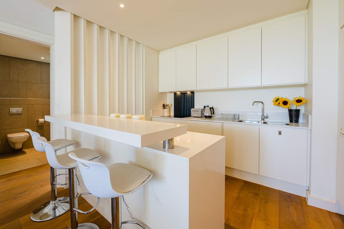 Luxury two-bedroom Polo Village apartment available to rent on Val de Vie Estate - Photo 2