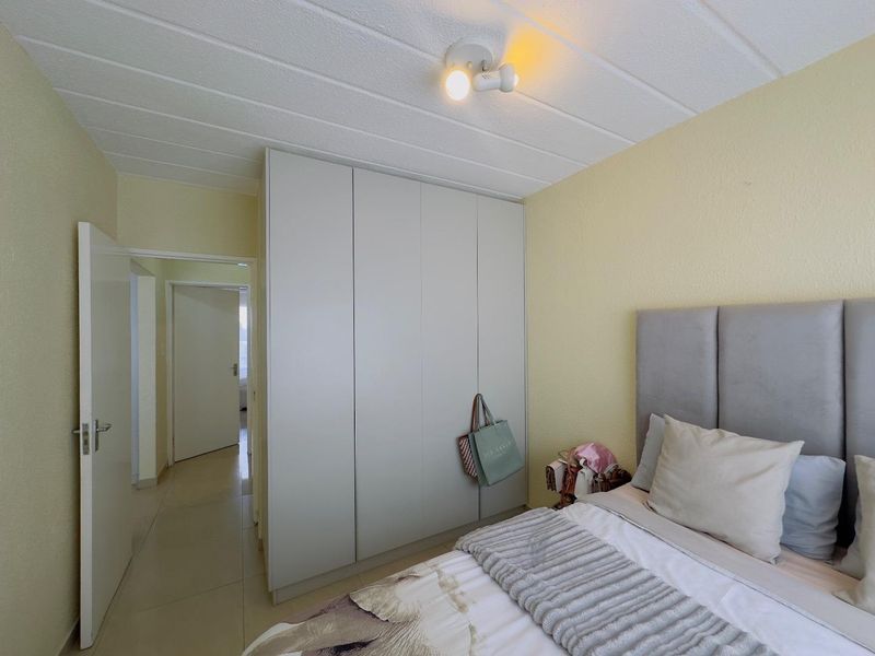 2 Bedroom Apartment for Sale in Glen Austin - Photo 10
