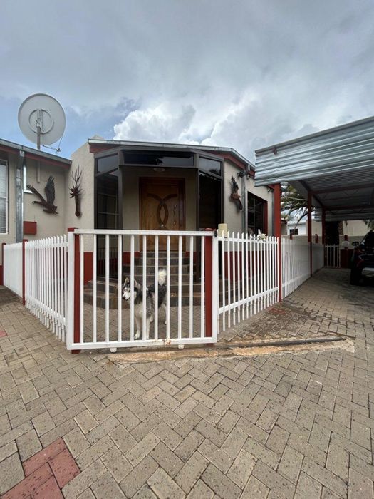 Property #2462455, House For Sale in Hochlandpark