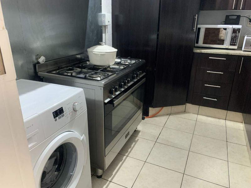 Charming 2-Bedroom Duplex for Sale in Hill Linmeyer Gardens Village - Photo 8