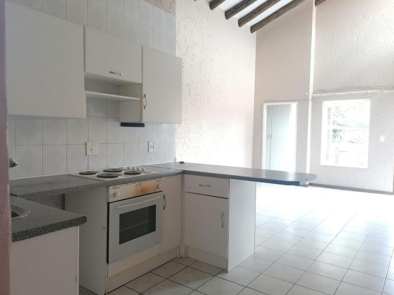 2 Bedroom Townhouse in New Redruth - Photo 4