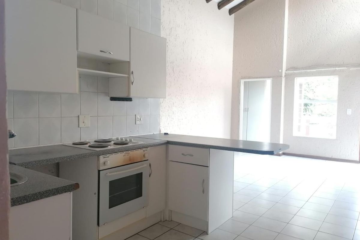 2 Bedroom Townhouse in New Redruth - Photo 4
