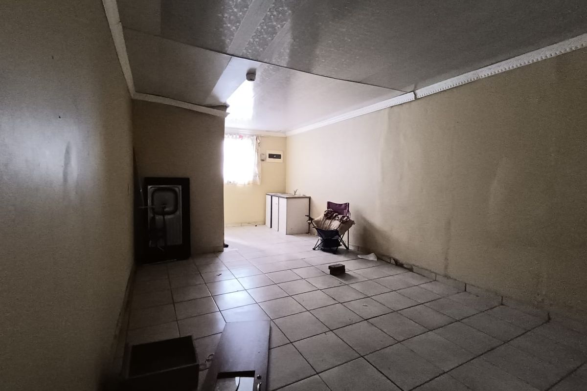 Prime Student Housing Investment: Near UOFS, High Returns - Photo 4