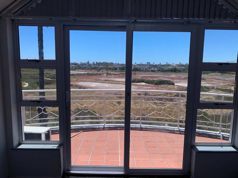 Century City offices in secure complex - Photo 7