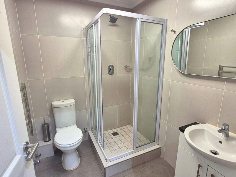 Stylish Fully Furnished Studio in The Beaumont – Ready to Move In! - Photo 10