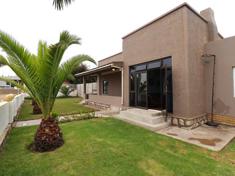 2 Bedroom Beachfront Home For sale with Permanent Ocean Views - Prime Investment Potential - Photo 2