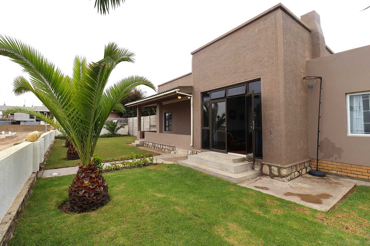 2 Bedroom Beachfront Home For sale with Permanent Ocean Views - Prime Investment Potential - Photo 2