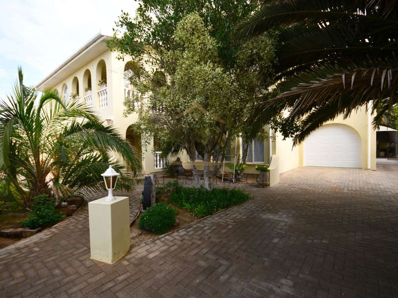 Spacious Multi-Unit Home with Income Potential in Swakopmund. - Photo 2