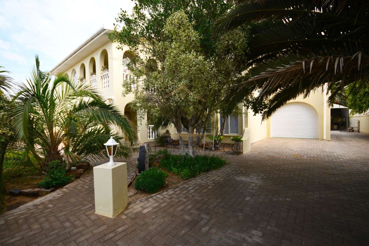 Spacious Multi-Unit Home with Income Potential in Swakopmund. - Photo 2