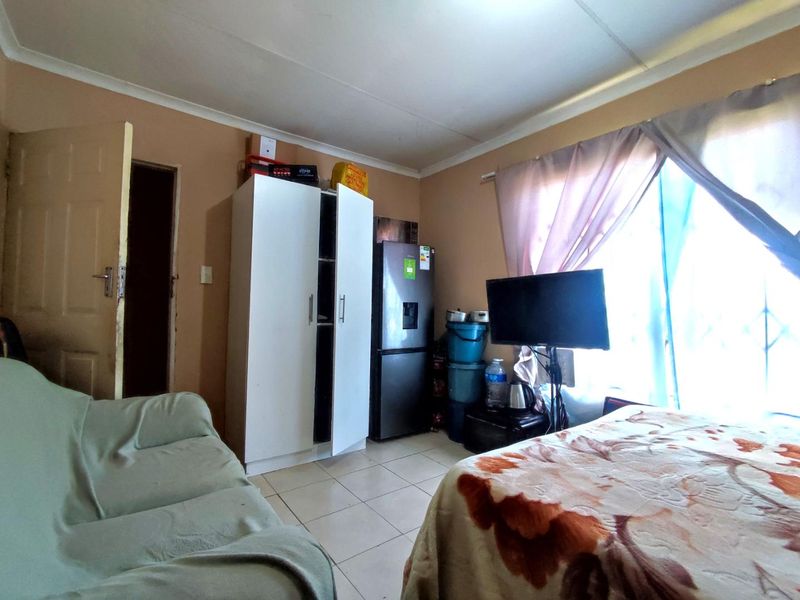 5 Bedroom House for Sale in Cosmo City - Photo 9
