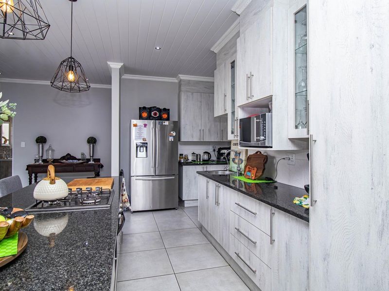 Charming, Low Maintenance Family Home in Monte Christo - Photo 9