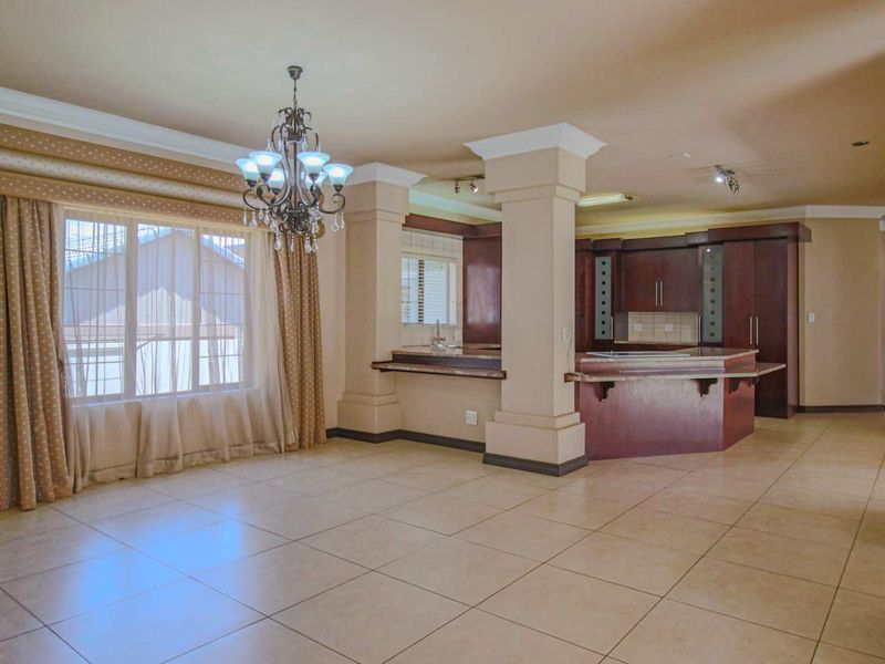 DUAL MANDATE - Palace of a home in Midlands Estate - Photo 6