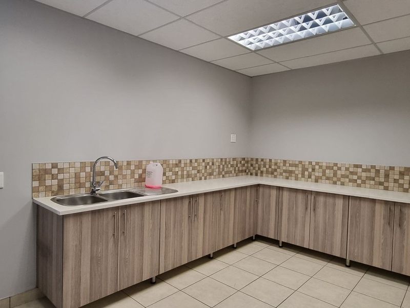1 295m2 Louwlardia Centurion Office To Let - Photo 6