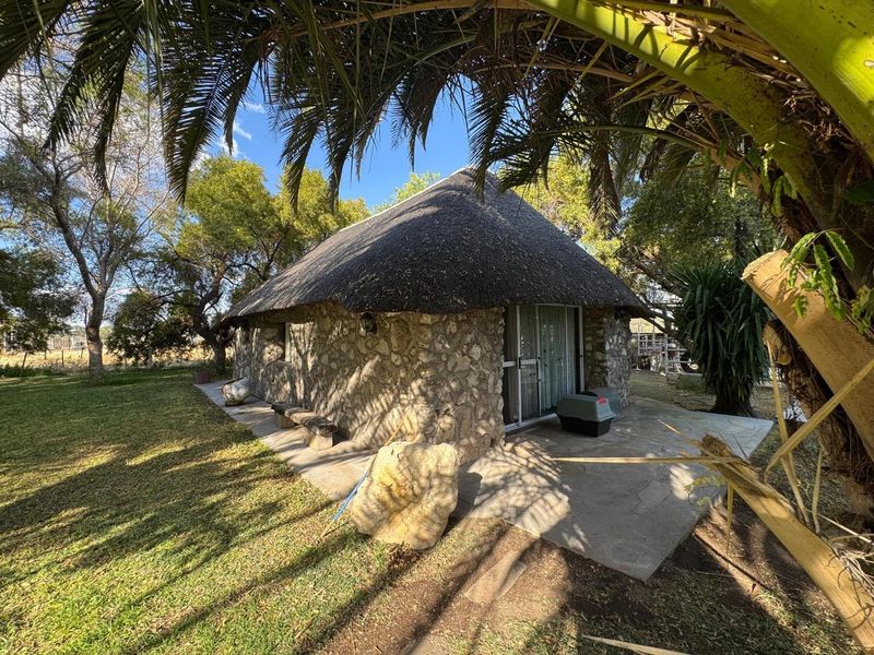 A beautiful, well-established cattle farm in the sought-after Otavi area — known for its excellent grazing and reliable rainfall. - Photo 6