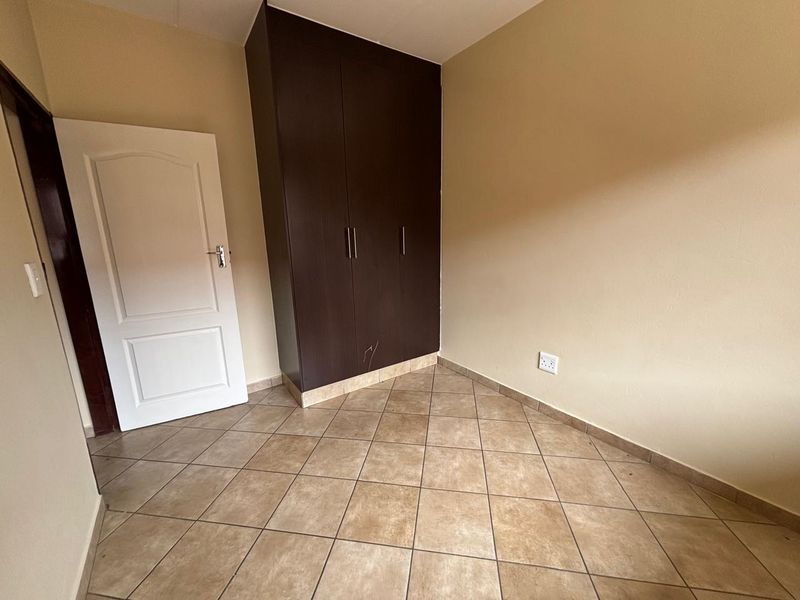 2 Bedroom Apartments for sale in Kempton Park - Photo 9