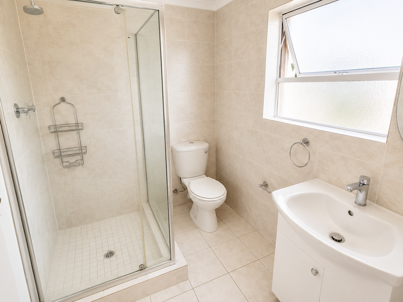Spacious 2-Bed, 1-Bath Townhouse with Balcony Views - Photo 6