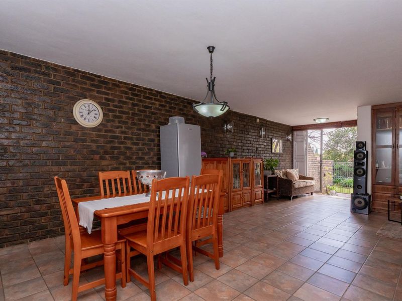 Move-In Ready Spacious 3-Bedroom Townhouse in a Pet-Friendly Complex - Photo 8