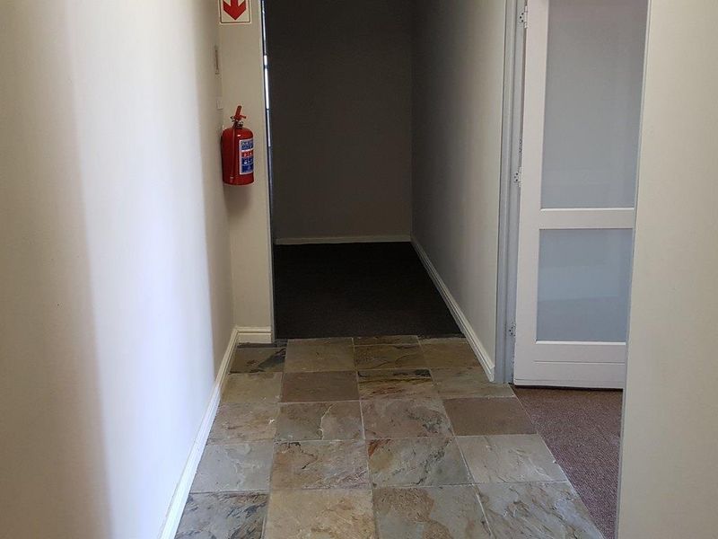Neat Offices in Westlake Business Park - Photo 5