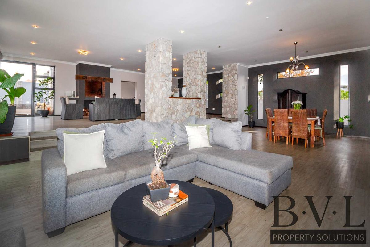 5 BEDROOM HOME FOR SALE IN OCEAN VIEW - Photo 3