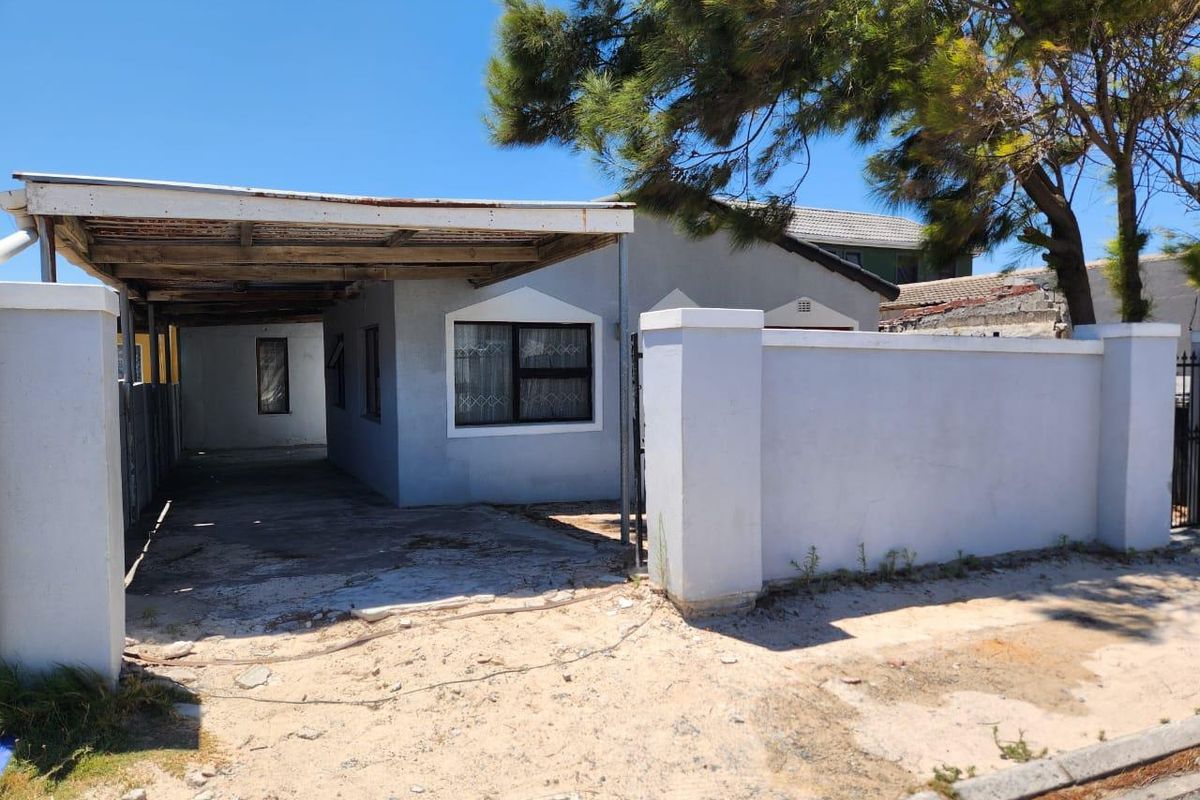 Charming Two-Bedroom House for Sale in Litha Park - Photo 3