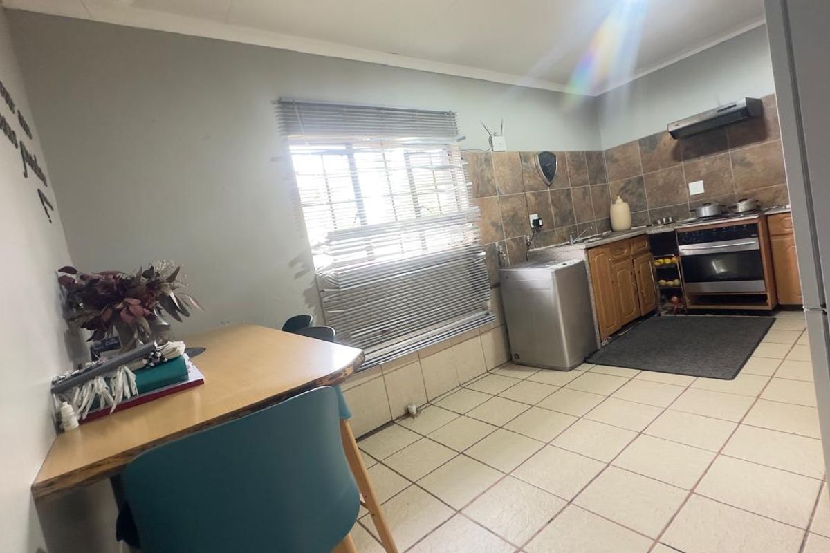 3 bedroom free standing house - Photo 2