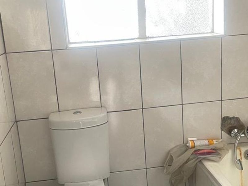 Flat For Rental - Photo 6