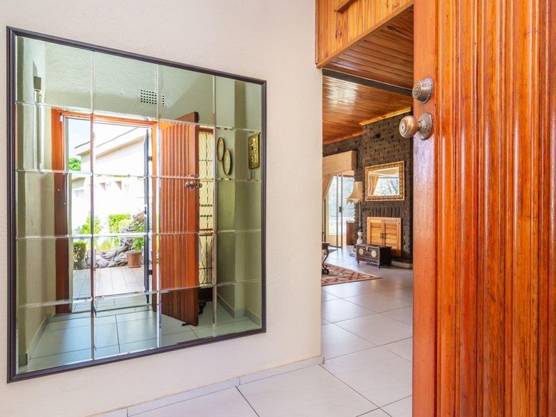 Stunning Family Home in Greenhills - Photo 7
