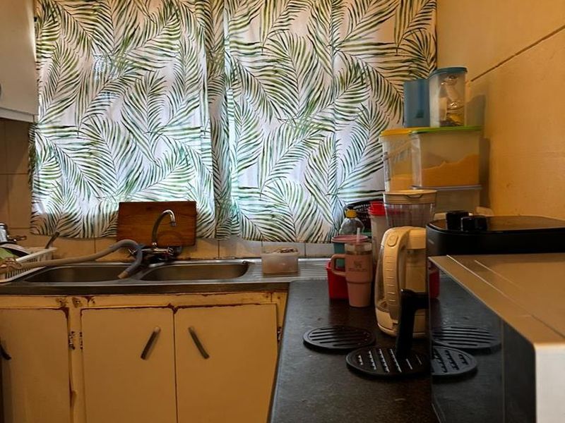 Charming 2-Bedroom Apartment in a Secure Complex - Photo 6