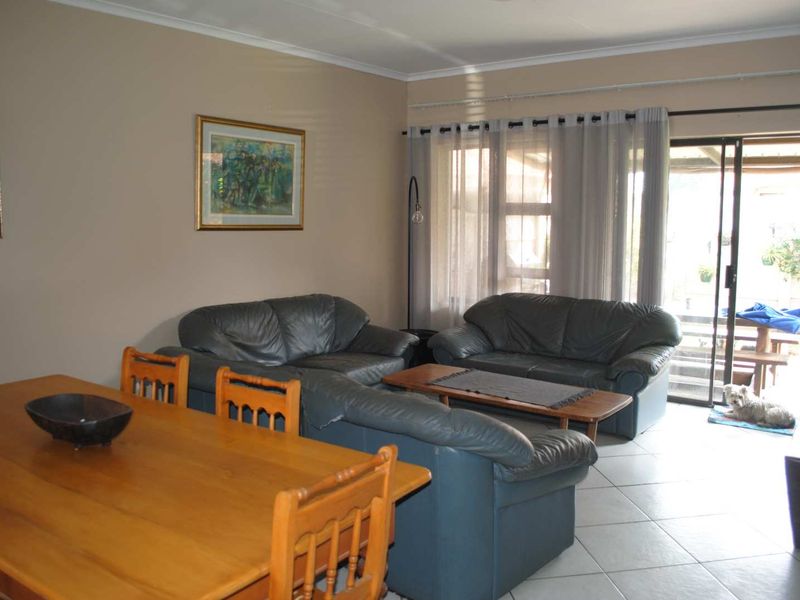 Feast your eyes on this spaciouys modern lovely 3 Bedroom Facebrick Townhouse - Photo 8