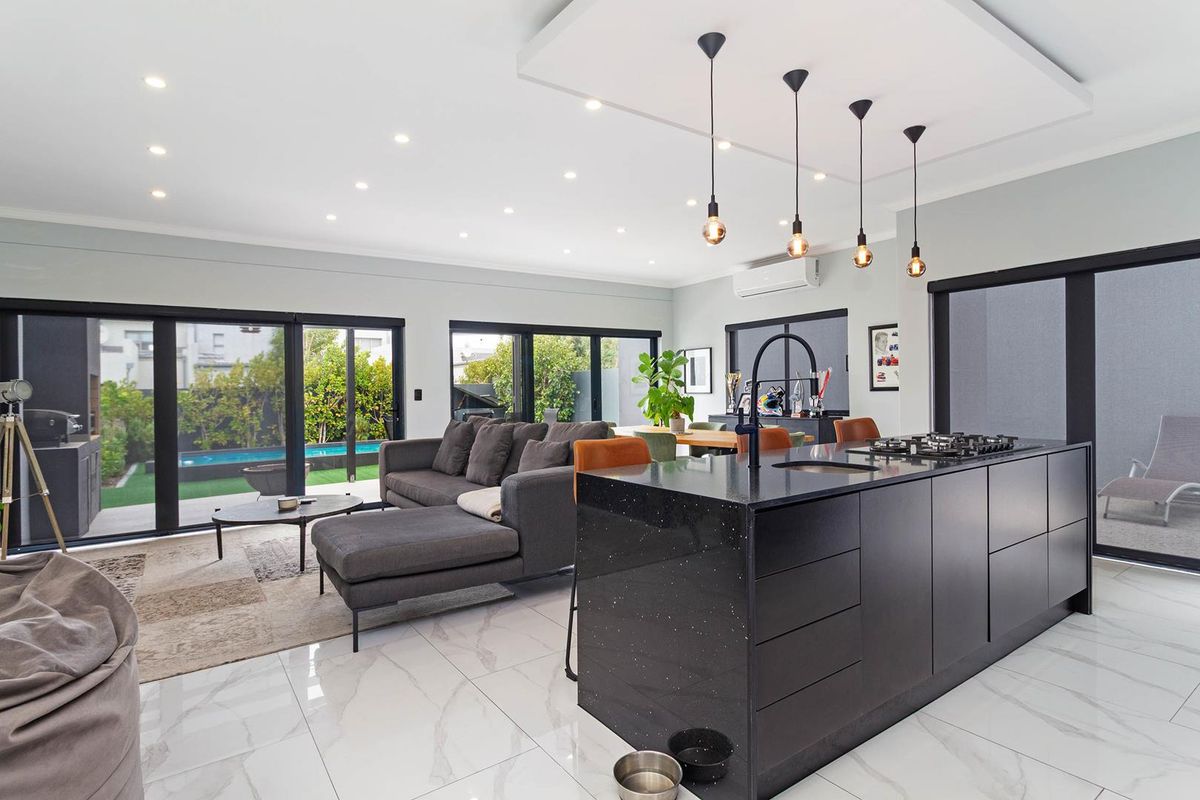 Perfect Entertainer’s Home in Sought-After Sagewood Estate - Photo 4