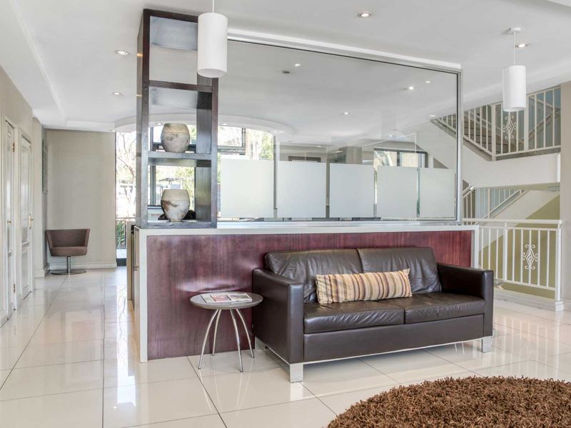 Serviced office space for 10 persons in Regus Bryanston Wedgefield - Photo 5