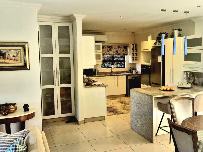 Exquisite townhouse offering privacy in tranquil surroundings - Photo 9