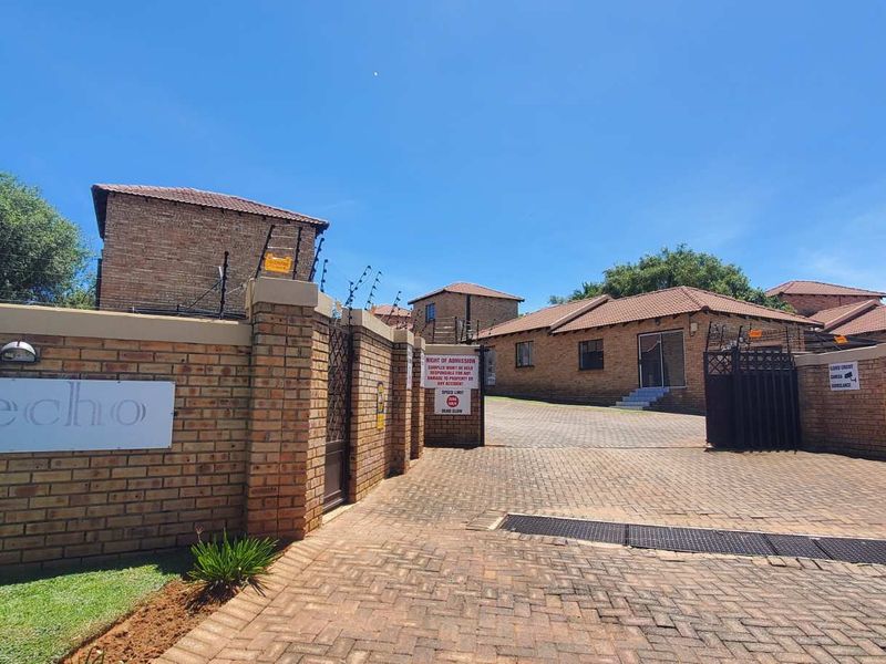 Townhouse For Sale – Perfect for first-time buyers and investors! - Photo 6