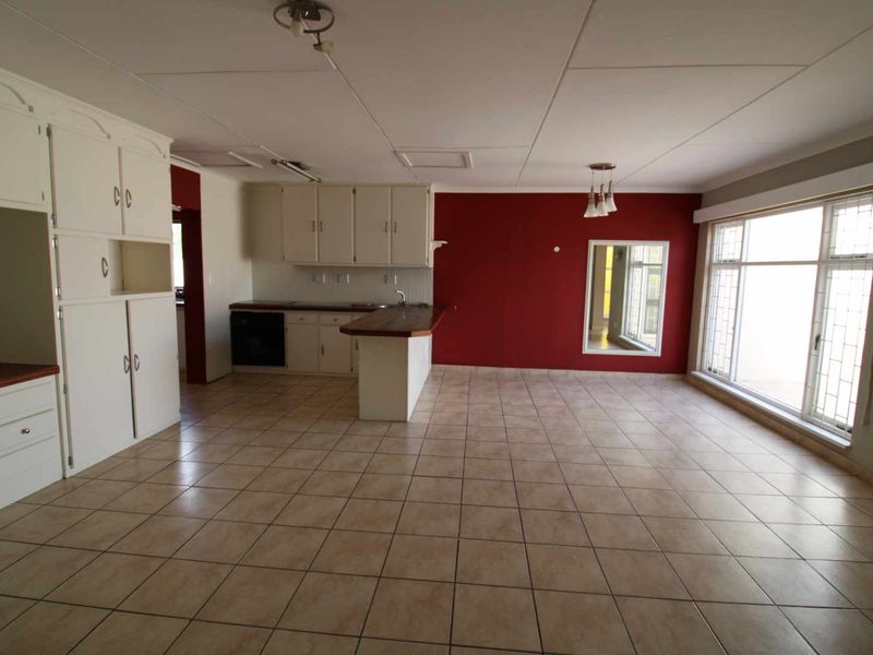 Spacious Open Living Family Home Close to High School - Photo 3