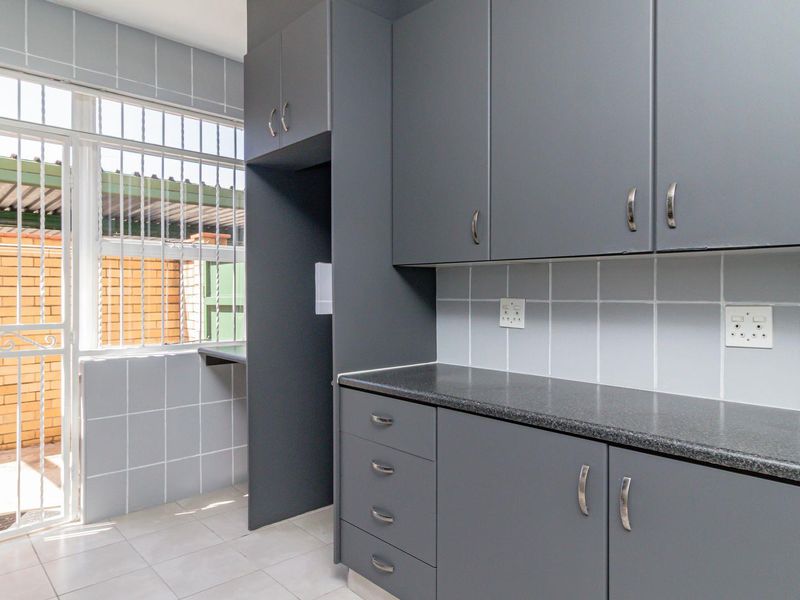 Spacious Duplex: Perfect Blend of Style and Functionality! - Photo 6